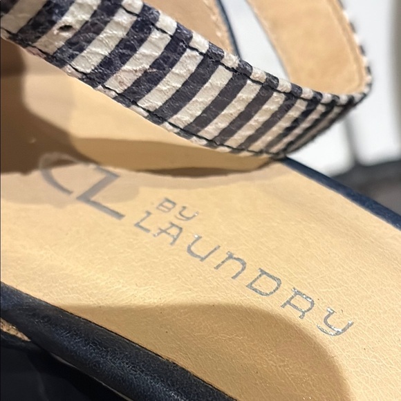 All In Navy and Indigo Striped Ankle Strap Heels CL by Laundry size 9M - Picture 3 of 10